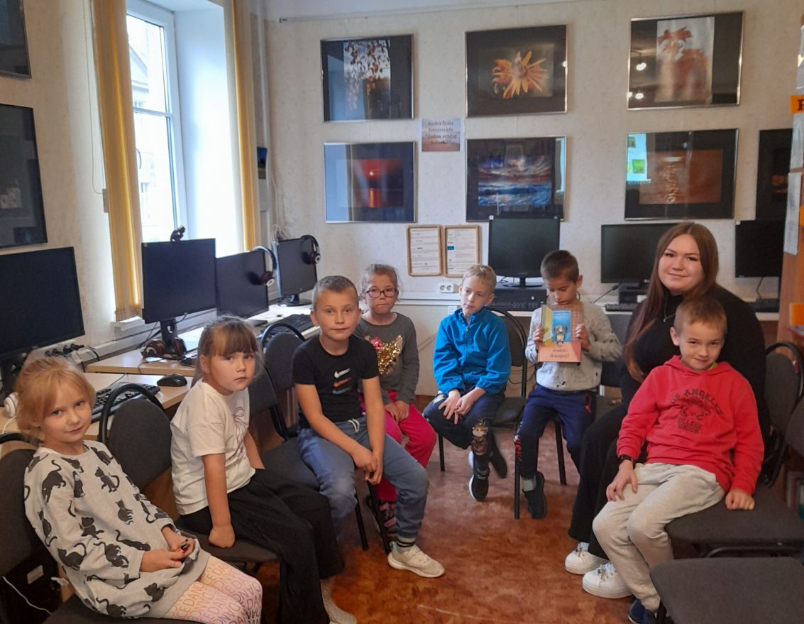Skaļās lasīšanas nodarbība "Lasi un vērtē: Eju meklēt draugus"