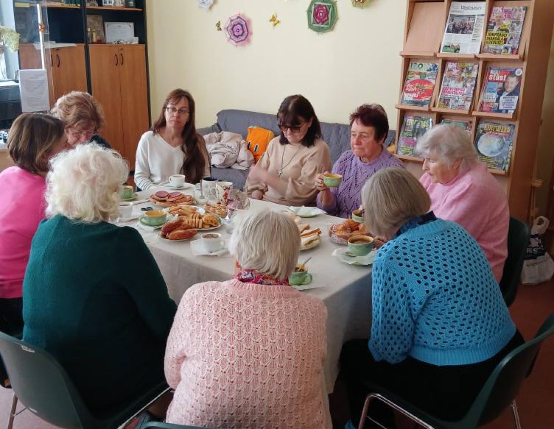 Aizvadīta saulainiešu tikšanās ar sociālā centra speciālistēm