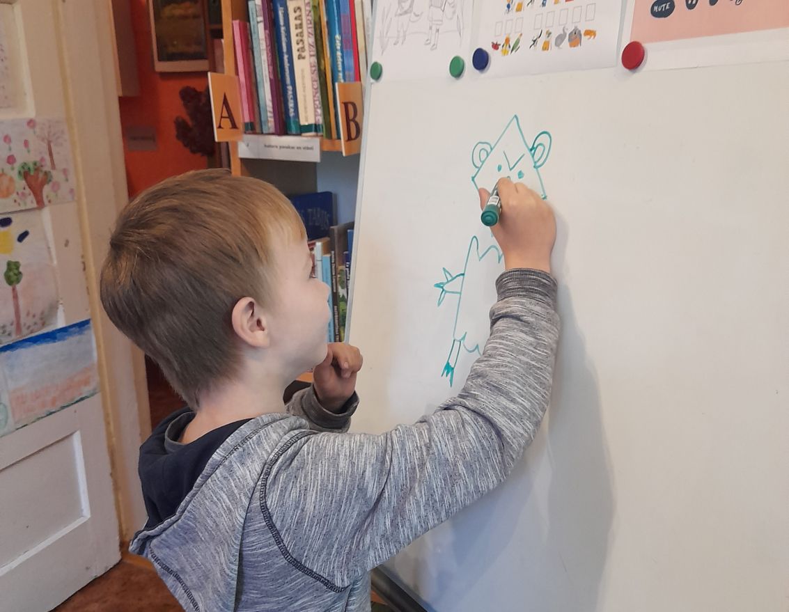 Skaļās lasīšanas nodarbība "Lasi un vērtē"