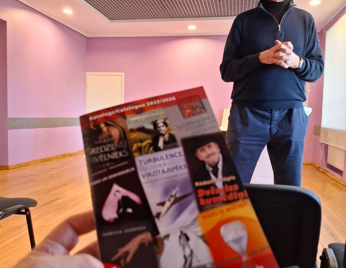 Tik&scaron;anās ar grāmatu izdevēju Juri Visocki