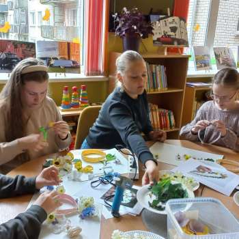 Radošā darbnīca "Veidojam Līgo vainadziņus"