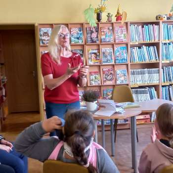 Aizvadīta tikšanās ar dzejnieci Ievu Samausku