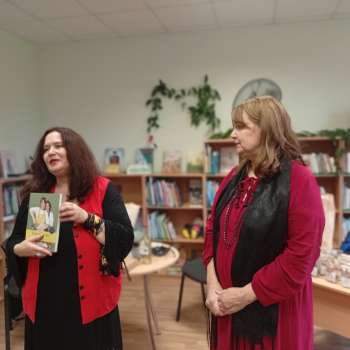 Aizvadīta tikšanās ar grāmatas "Vienaldzīgo nav!" autorēm