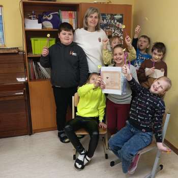 Lasī&scaron;anas stunda bērniem rītausmā