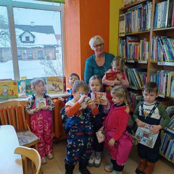 Skaistkalnes PII  bērnu grupiņa "Bitītes" vieso&scaron;anās bibliotēkā