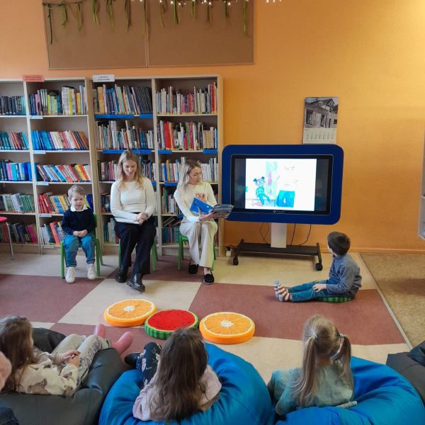 Mazulis bibliotēkā. Zobiņstunda