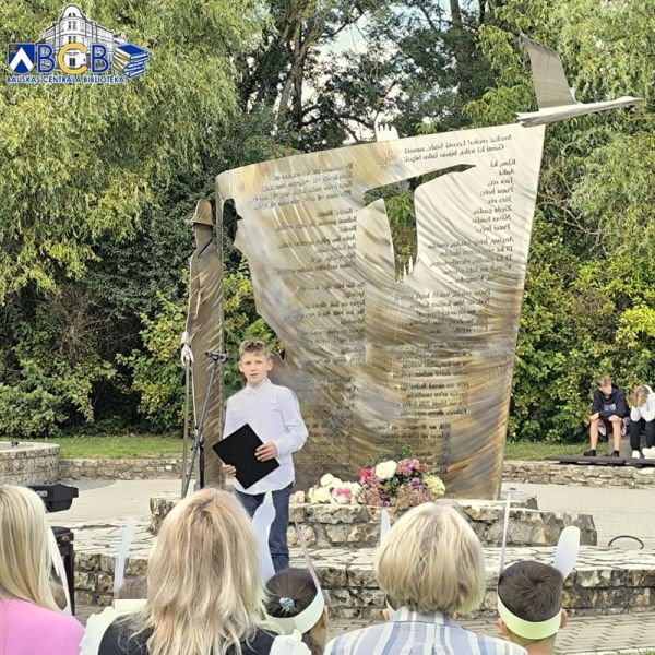 Dzeja Saules dārzā