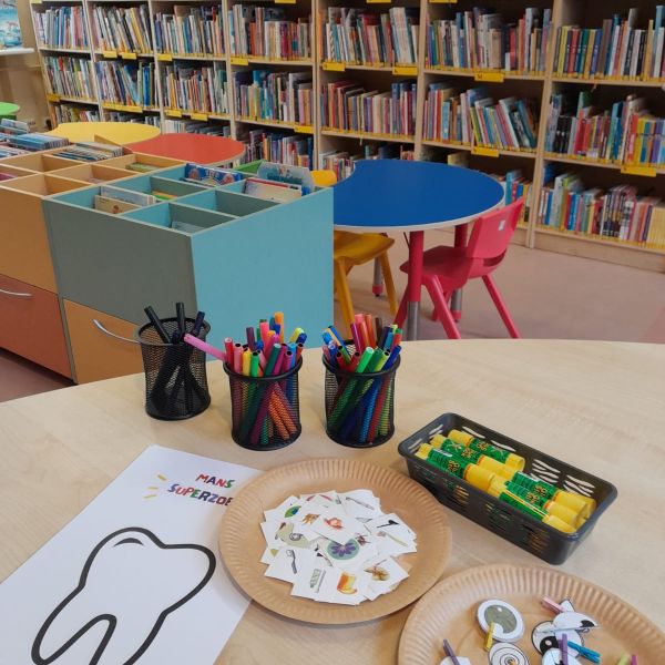 Mazulis bibliotēkā. Zobiņstunda