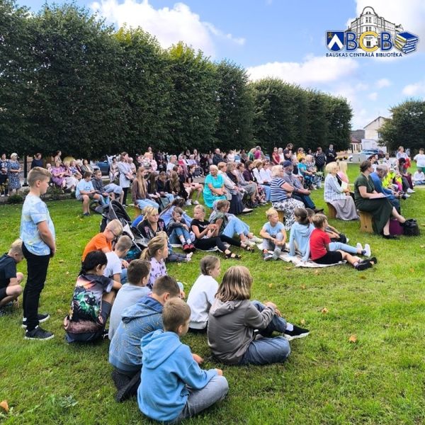 Dzeja Saules dārzā